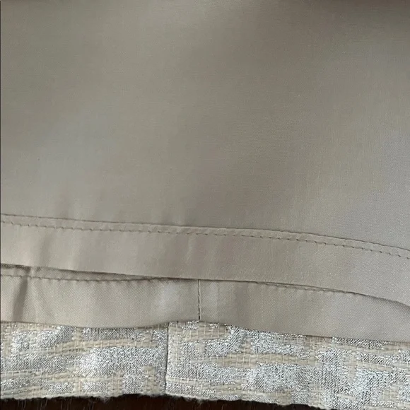 Ann Taylor Loft tan and silver mini skirt. Size 4P - Picture 3 of 9